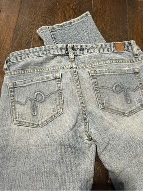 Vintage Y2K Guess Women's Light Blue Denim Jeans with Embroidered Back Pockets